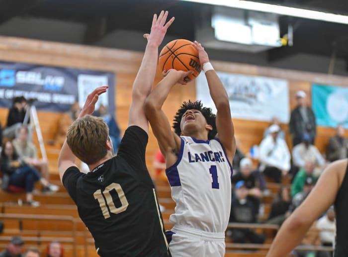 Archbishop Mitty vs Carlsbad Torrey Pines Holiday Classic December 29, 2023 Photo-Justin Fine71